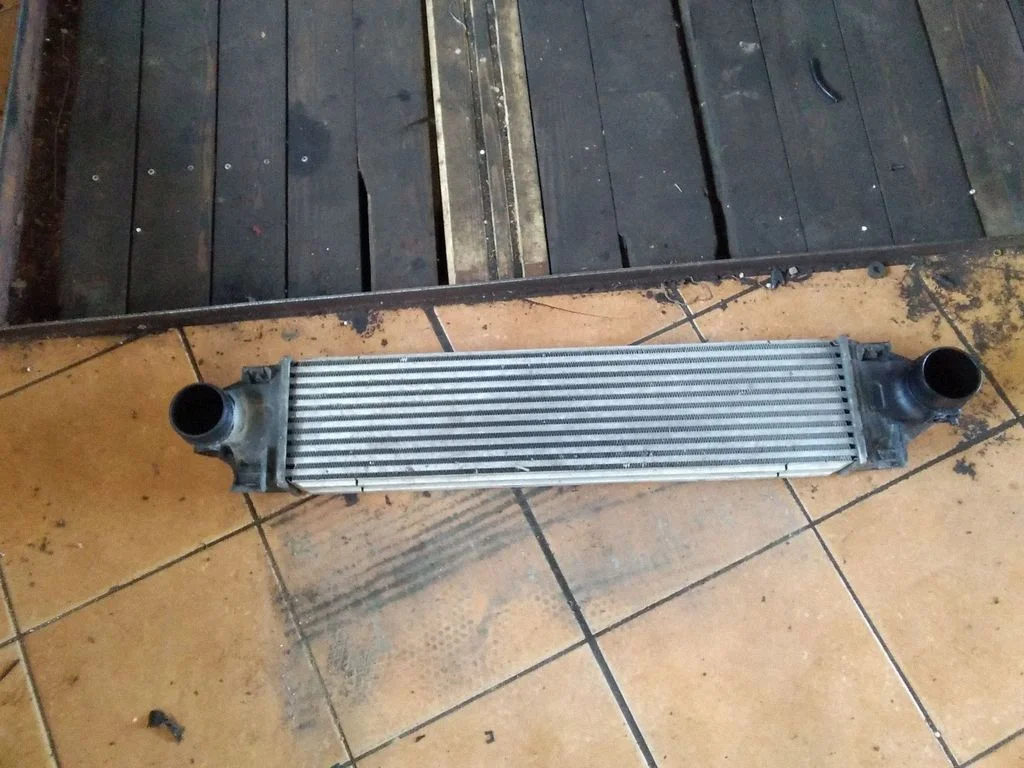 Vahejahuti radiaator – Volvo V60 (2011-2013)