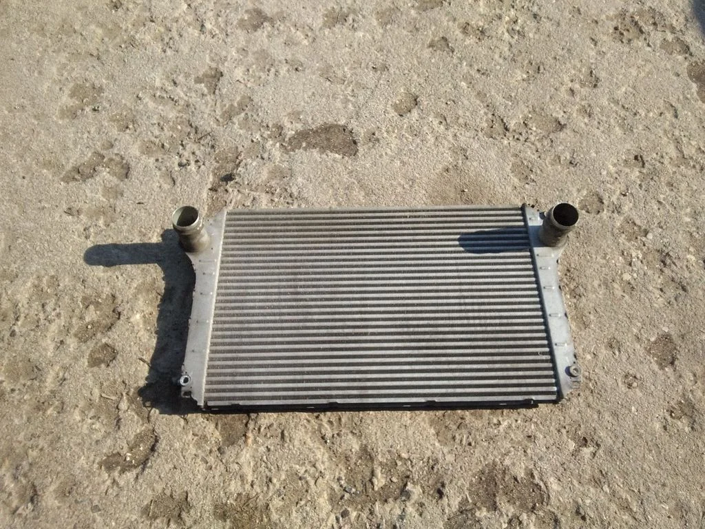 Vahejahuti radiaator – Toyota Corolla Verso AR10 (2004-2009)