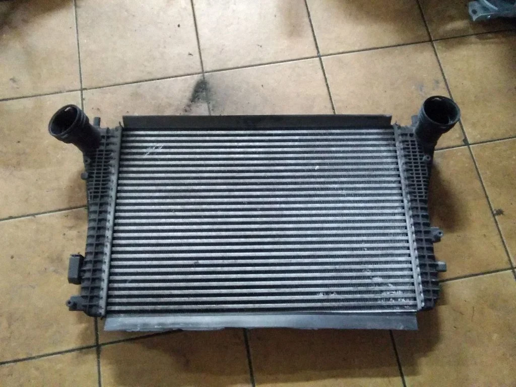 Vahejahuti radiaator – Volkswagen Passat B5.5 (2001-2005)