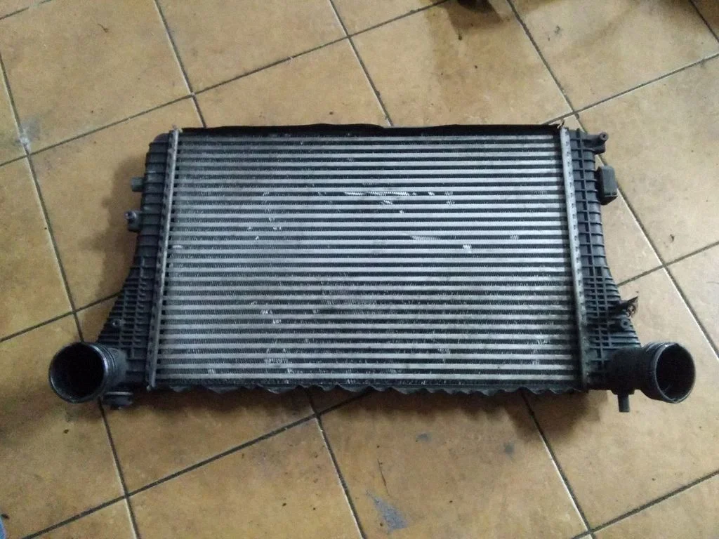 Vahejahuti radiaator – Volkswagen Passat B5.5 (2001-2005)
