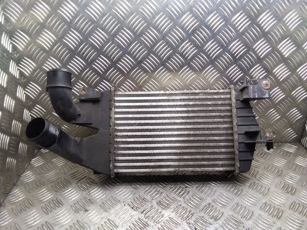 Vahejahuti radiaator – Opel Zafira B (2005-2014)