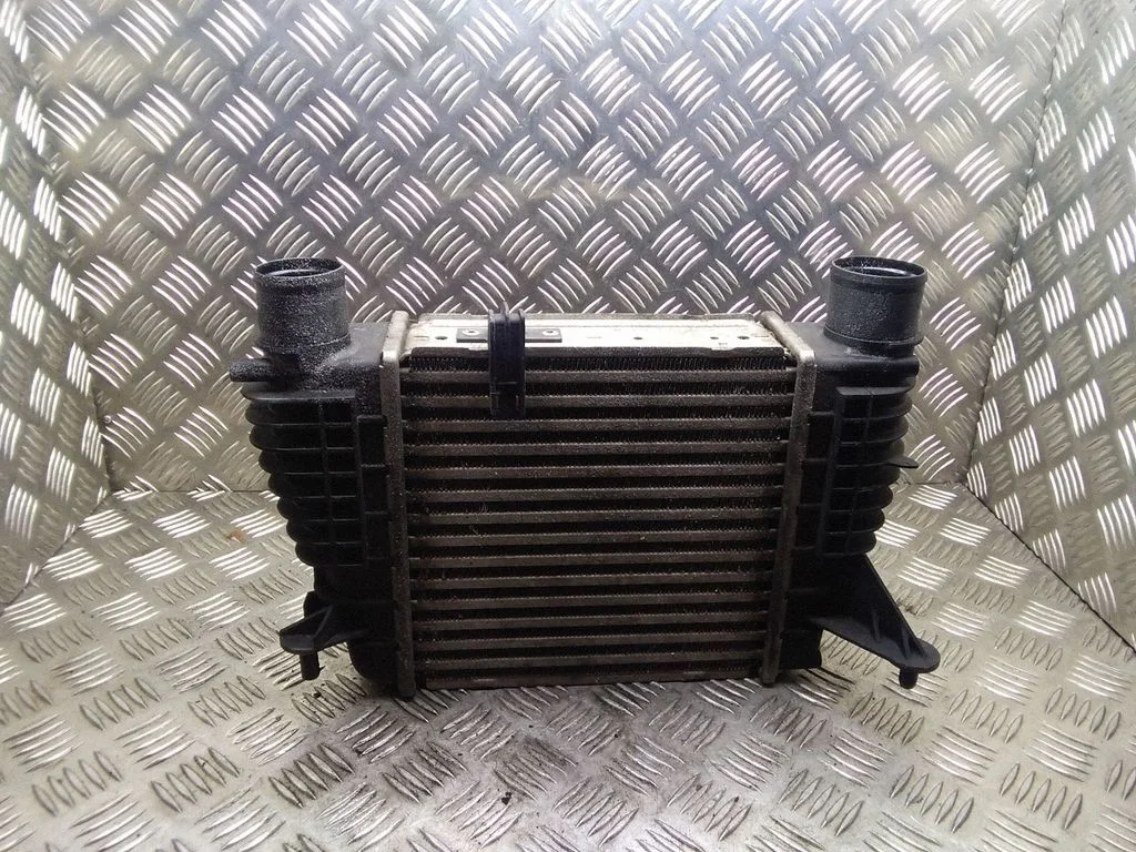 Vahejahuti radiaator 8200471885A