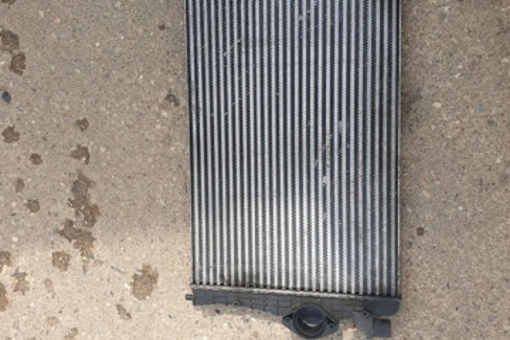 Starpdzesētāja (interkūlera) radiators – Volkswagen Sharan (2001-2010)