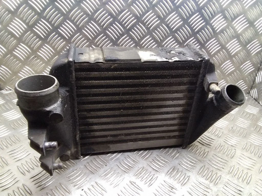 Vahejahuti radiaator – Audi A4 S4 B6 8E 8H (2001-2005)