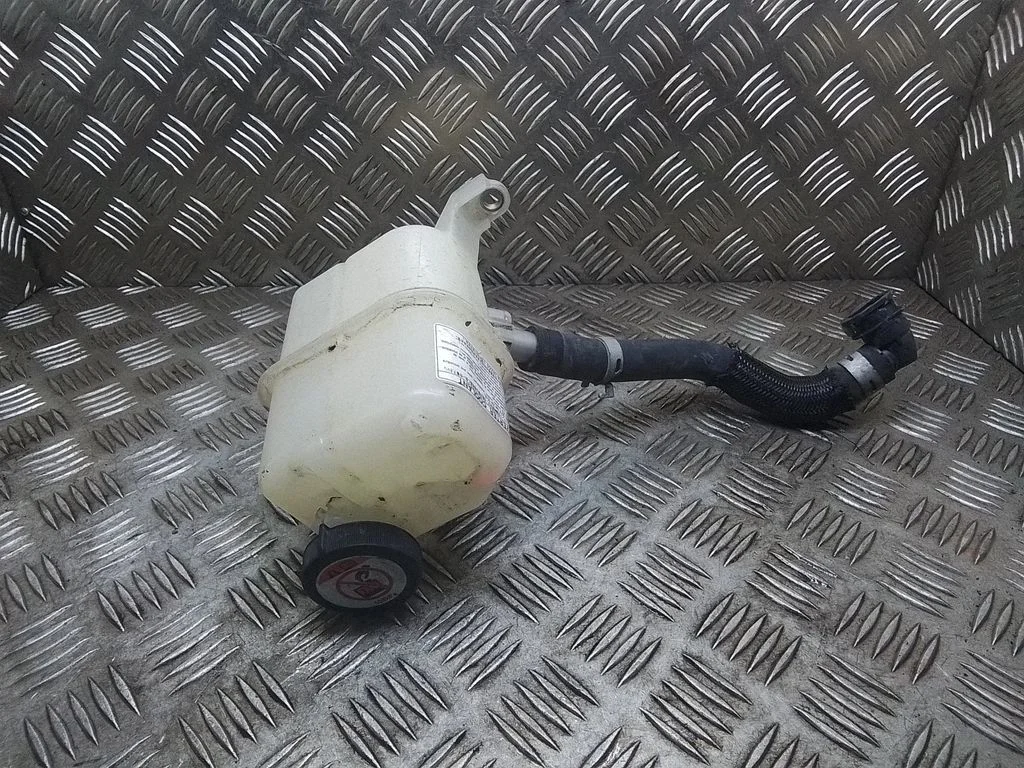 Coolant expansion tank/reservoir – Toyota Prius+ (ZVW40) (2011-2018)