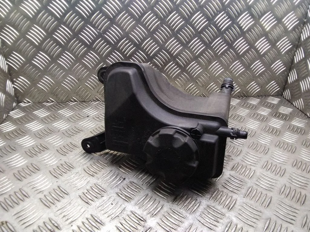 Jahutusvedeliku paisupaak – BMW 1-seeria E81 E87 (2004-2011)