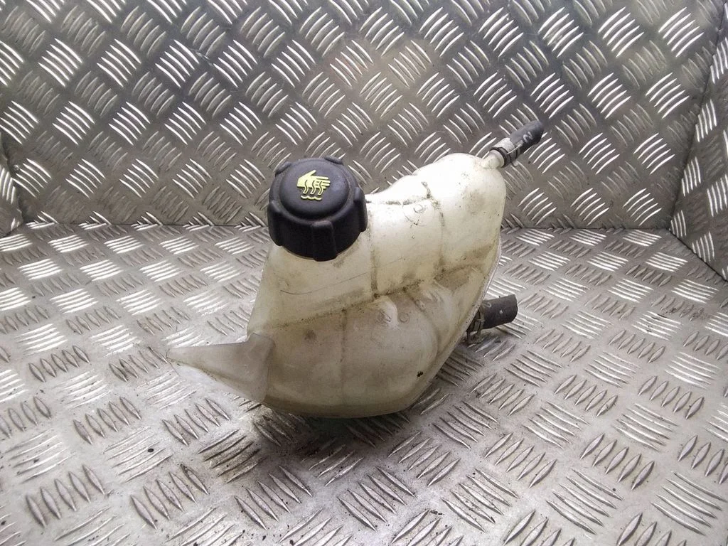 Coolant expansion tank/reservoir – Nissan Qashqai (2010-2014)