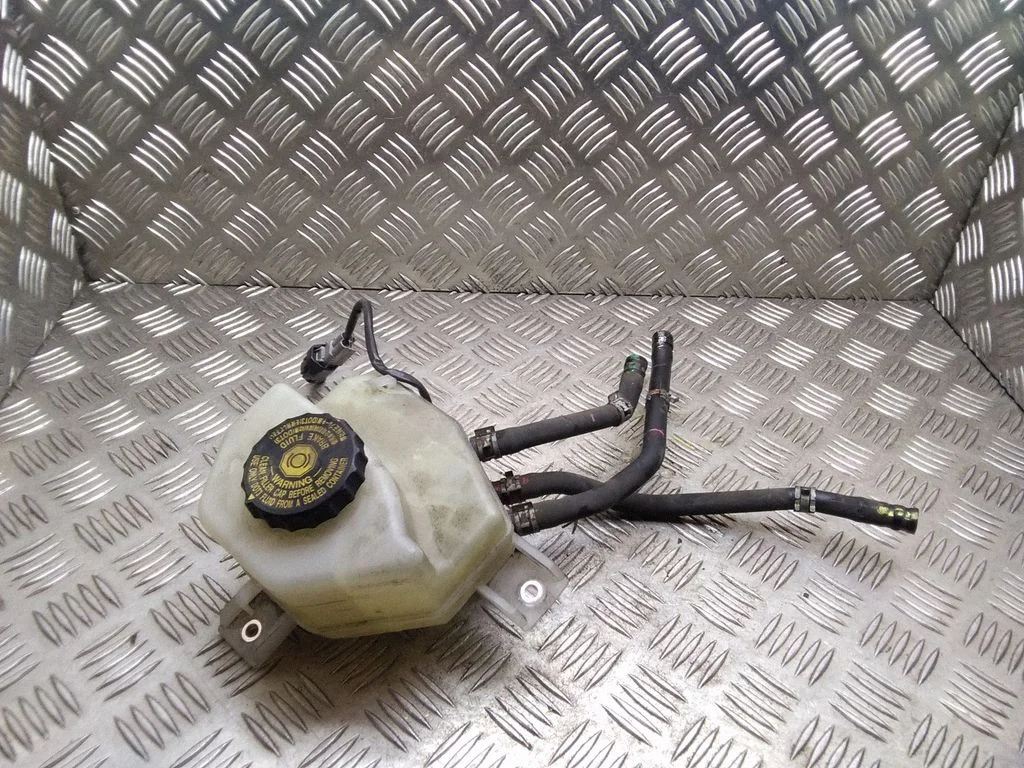 Coolant expansion tank/reservoir – Toyota Prius (XW30) (2009-2015)