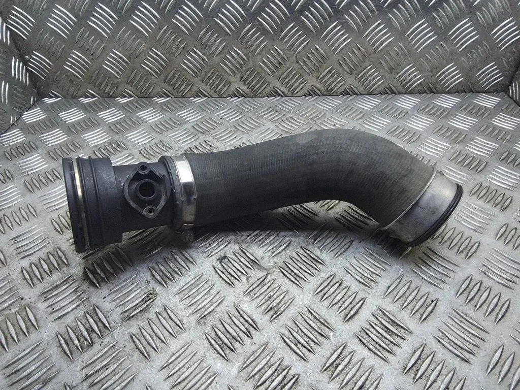 Wąż / rura intercoolera 7H0145941B