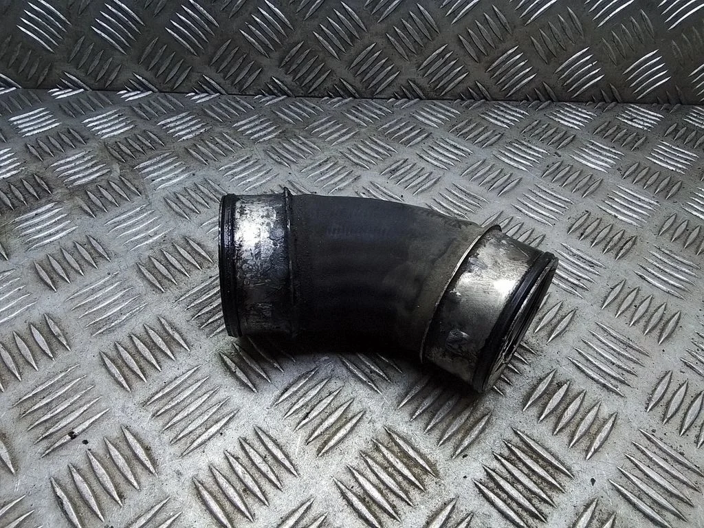 Vahejahuti voolik (-ud)/ toru (-d) – Volkswagen Multivan T5 (2003-2015)