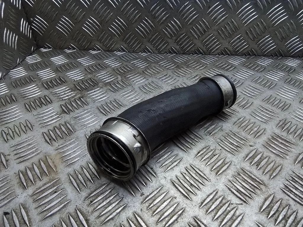 Vahejahuti voolik (-ud)/ toru (-d) – Volkswagen Multivan T5 (2003-2015)