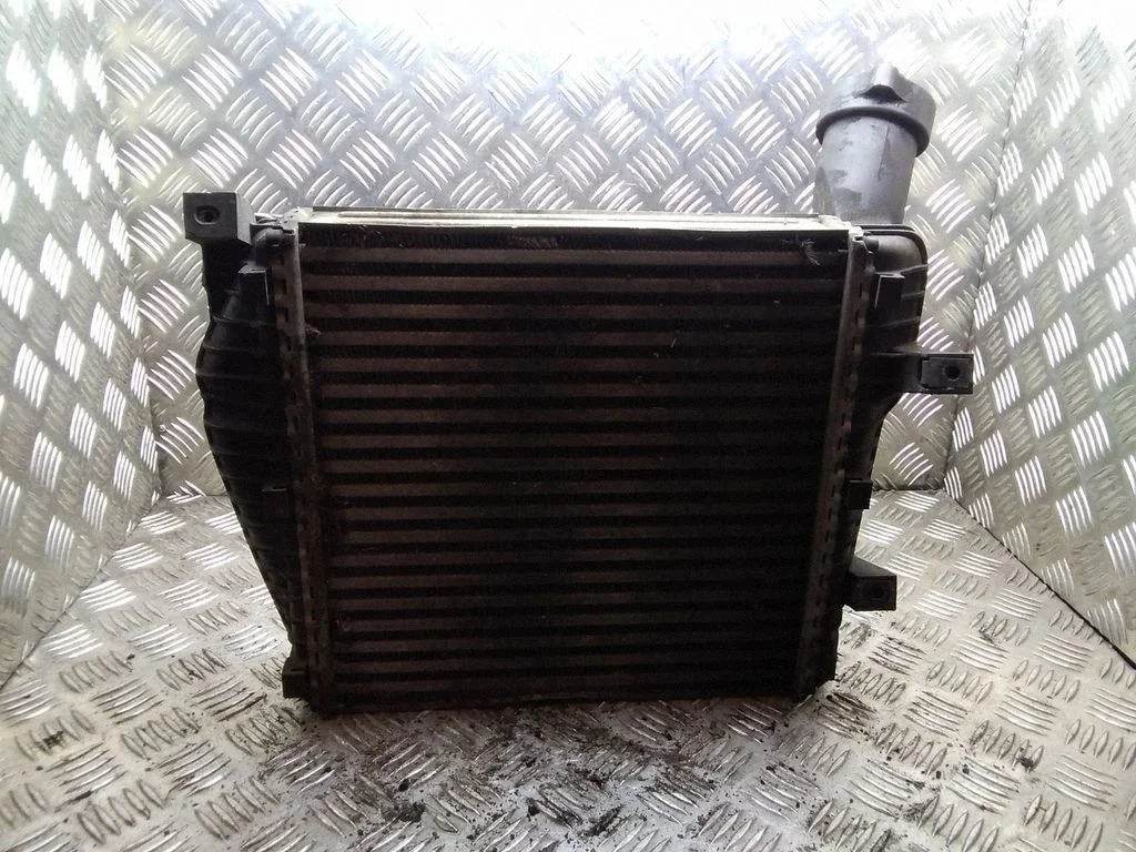Vahejahuti radiaator – Volkswagen Touareg I (2002-2010)