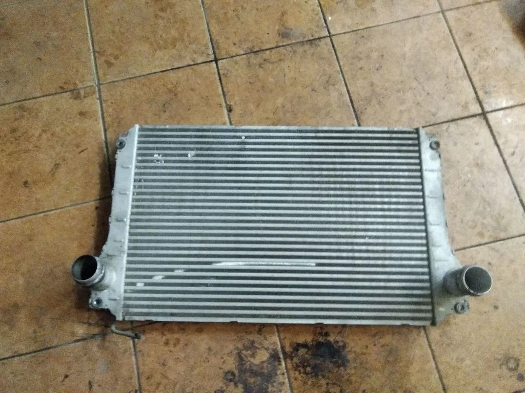 Starpdzesētāja (interkūlera) radiators – Toyota Corolla Verso AR10 (2004-2009)