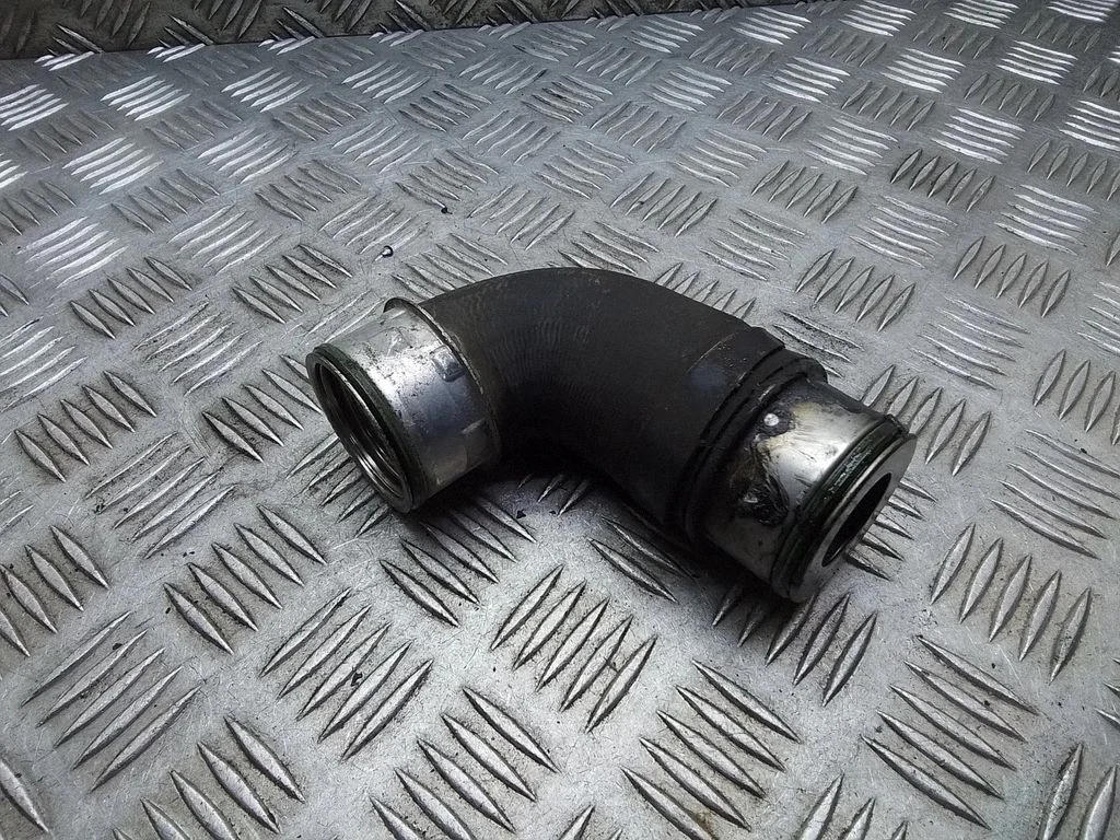 Intercooler hose/pipe – Volkswagen Touran I (2003-2010)