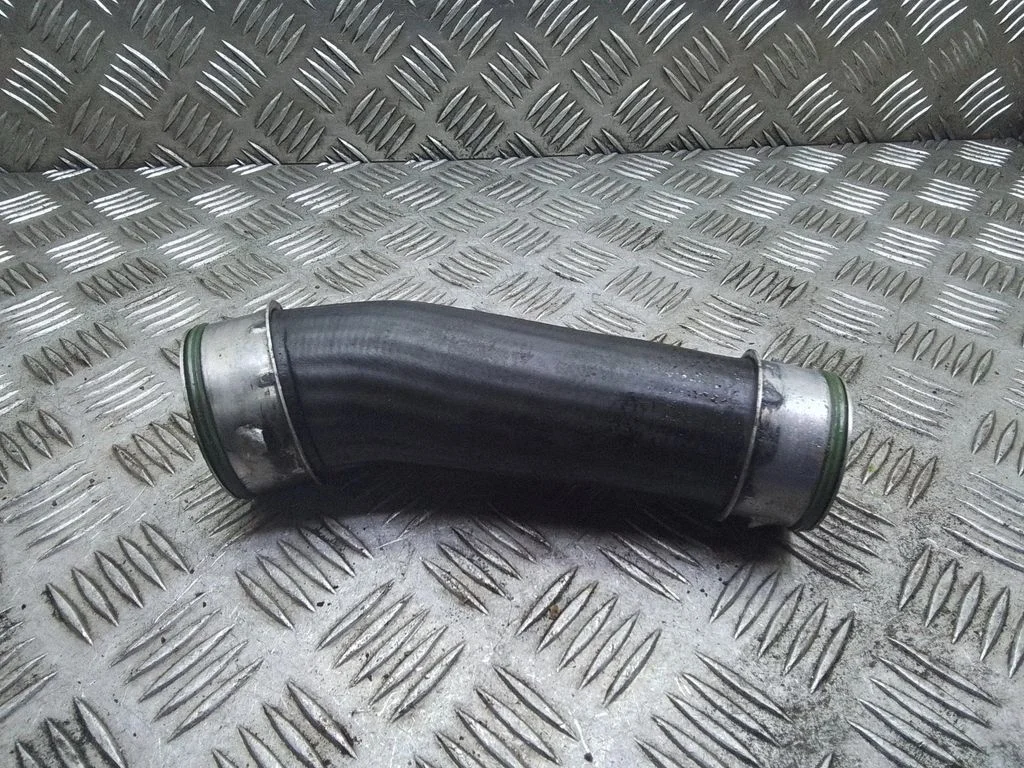 Vahejahuti voolik (-ud)/ toru (-d) – Volkswagen Multivan T5 (2003-2015)