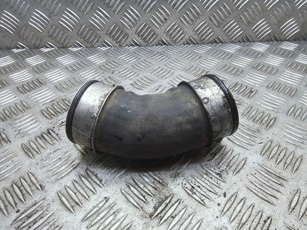Vahejahuti voolik (-ud)/ toru (-d) – Volkswagen Multivan T5 (2003-2015)