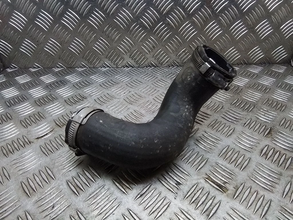Starpdzesētāja šļūtene (-es)/ caurule (-es) 8E0145790G