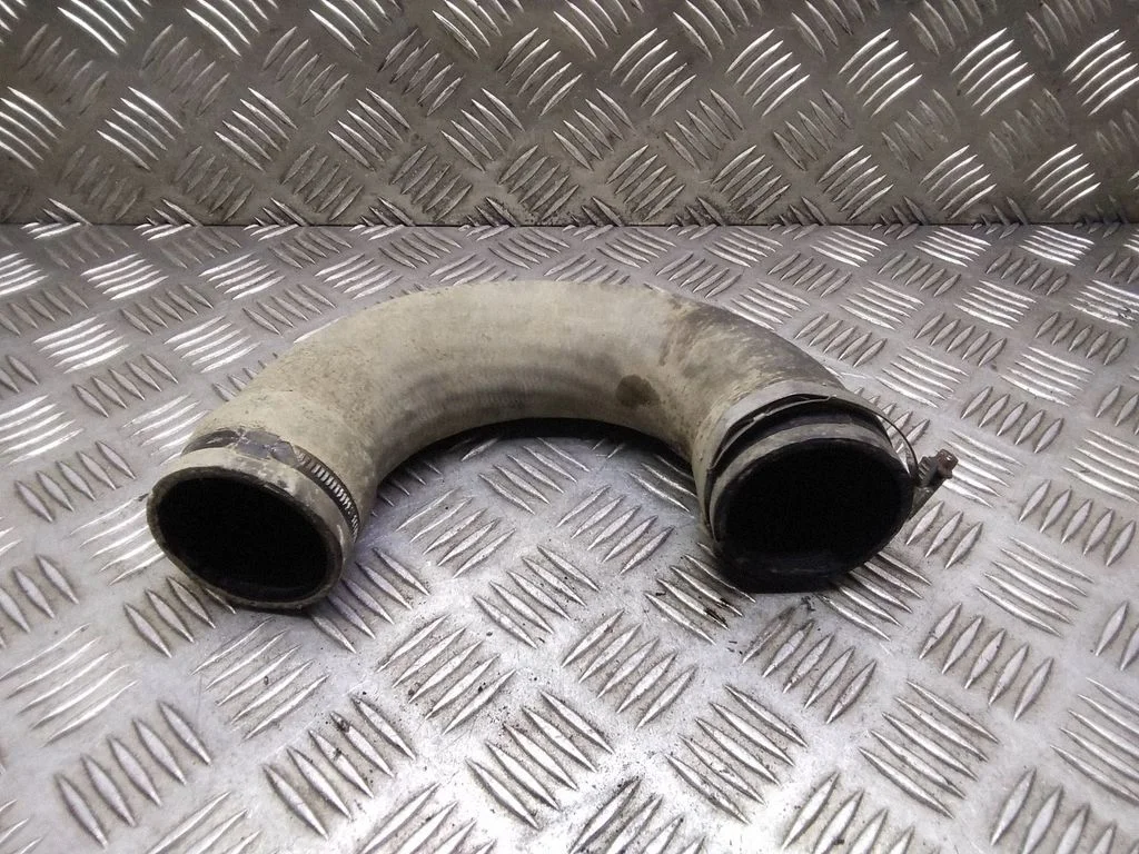Intercooler hose/pipe