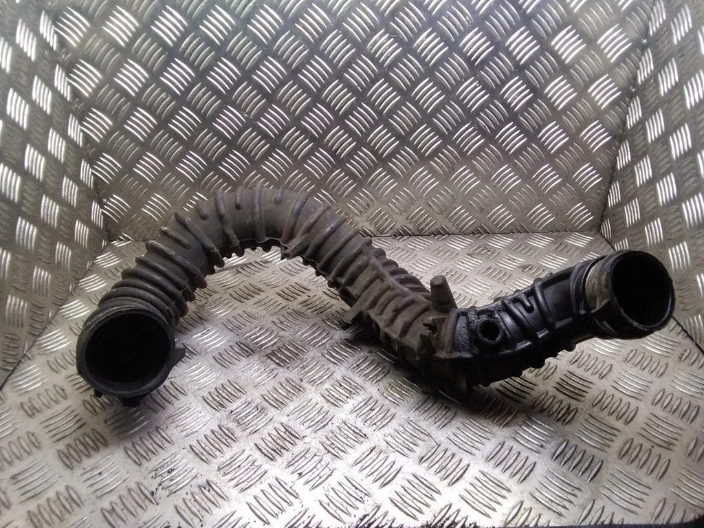 Intercooler hose/pipe – Renault Trafic II (X83) (2001-2014)