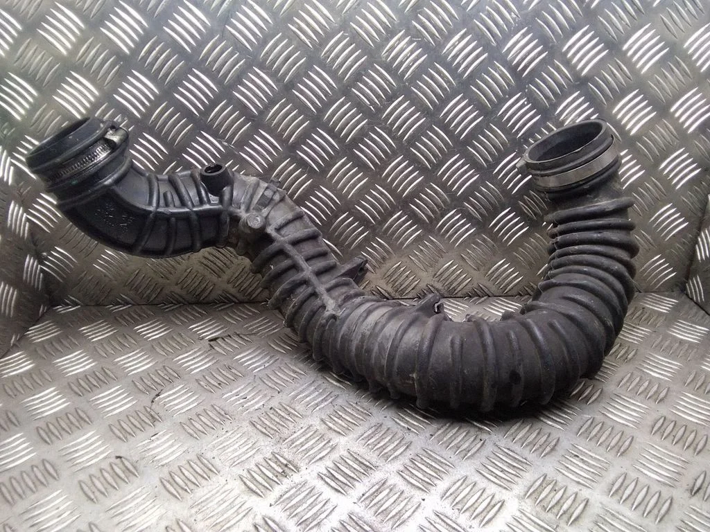 Intercooler hose/pipe – Renault Trafic II (X83) (2001-2014)
