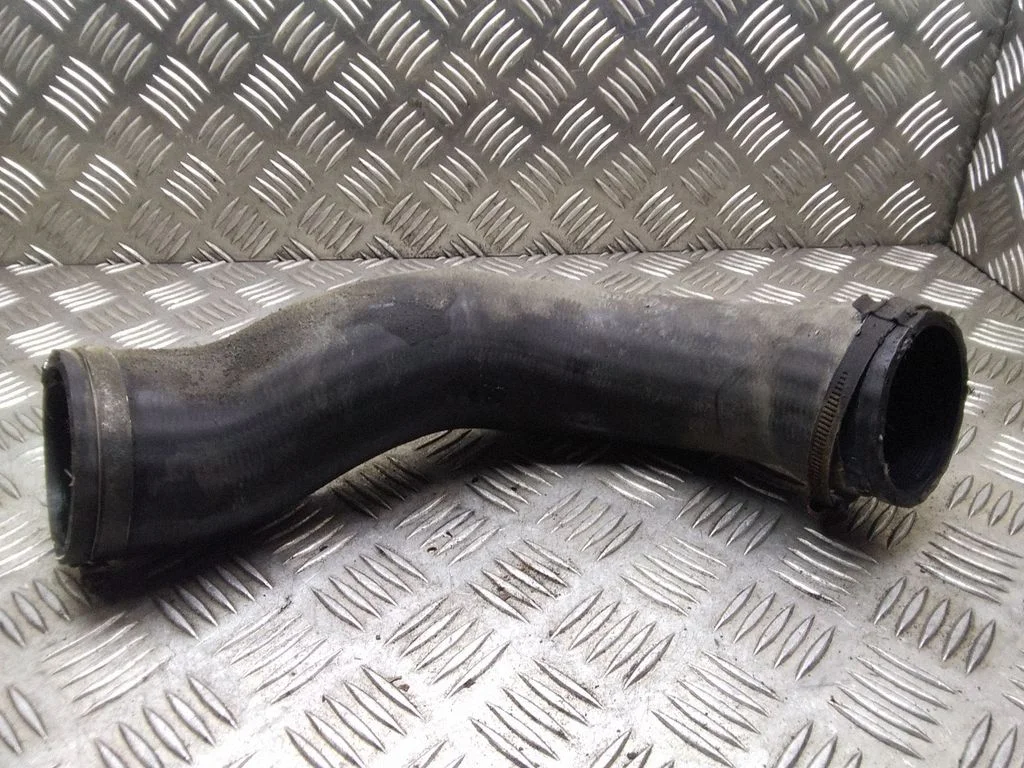 Vahejahuti voolik (-ud)/ toru (-d) – Volvo V60 (2011-2013)