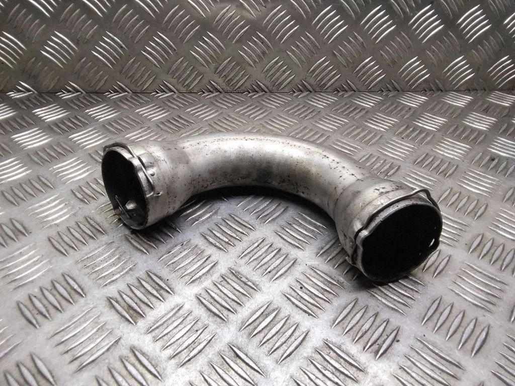 Vahejahuti voolik (-ud)/ toru (-d) – Volkswagen Multivan T5 (2003-2015)