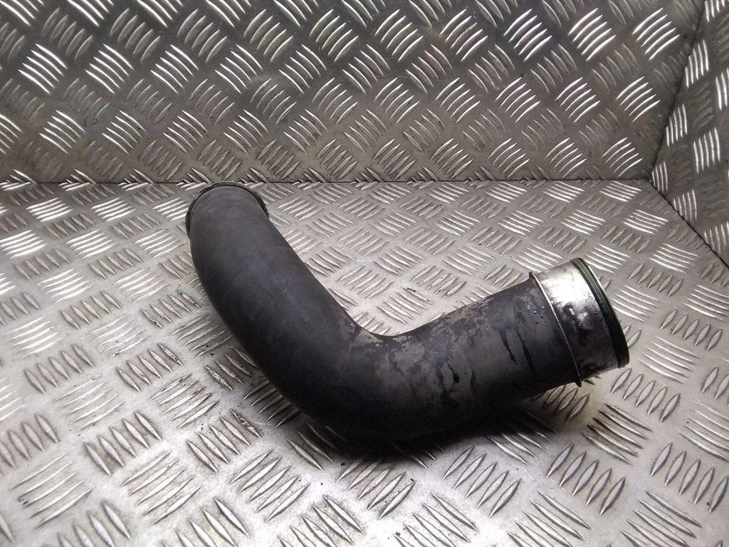 Vahejahuti voolik (-ud)/ toru (-d) – Volkswagen Multivan T5 (2003-2015)
