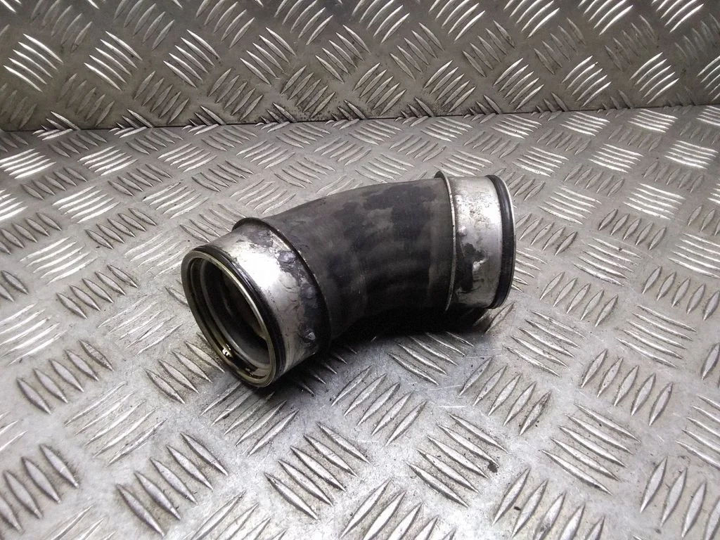 Vahejahuti voolik (-ud)/ toru (-d) – Volkswagen Multivan T5 (2003-2015)