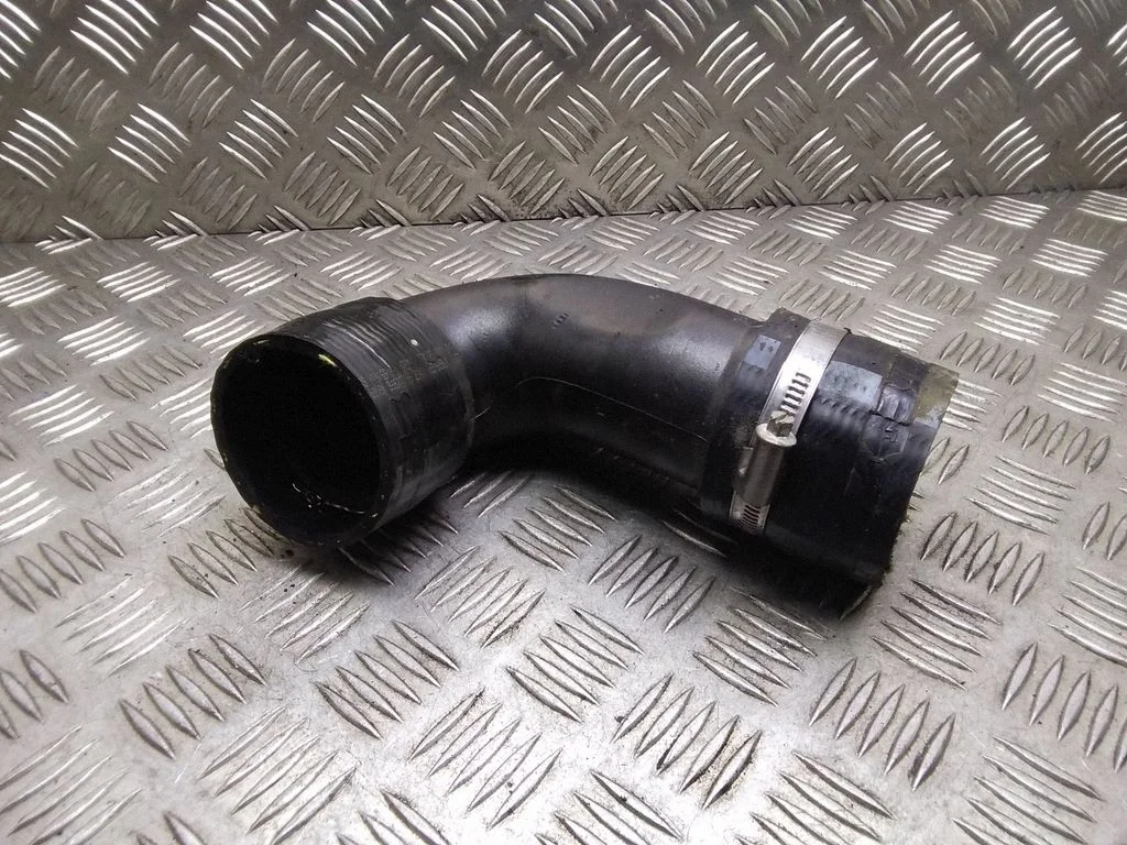 Vahejahuti voolik (-ud)/ toru (-d) – Volvo V60 (2011-2013)