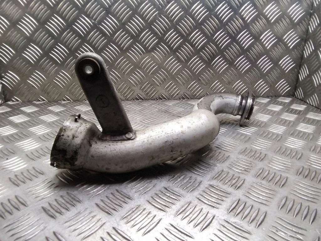 Intercooler hose/pipe – Volkswagen Phaeton (2002-2016)