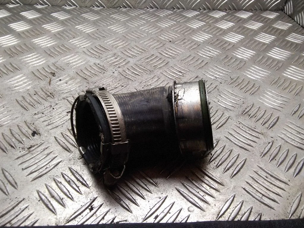 Vahejahuti voolik (-ud)/ toru (-d) – Volkswagen Touareg I (2002-2010)