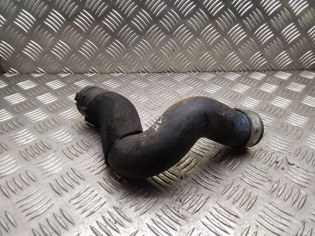Vahejahuti voolik (-ud)/ toru (-d) – Volkswagen Touareg I (2002-2010)