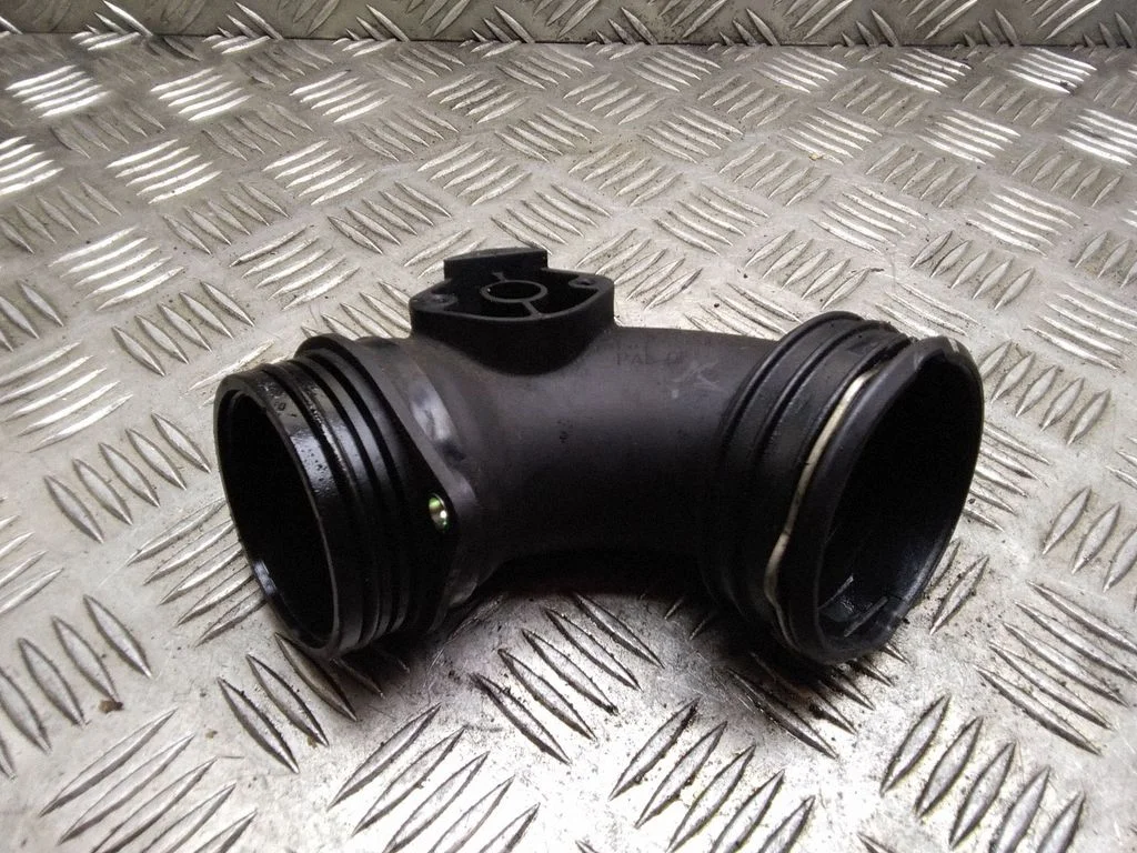 Vahejahuti voolik (-ud)/ toru (-d) – Volkswagen Touareg I (2002-2010)