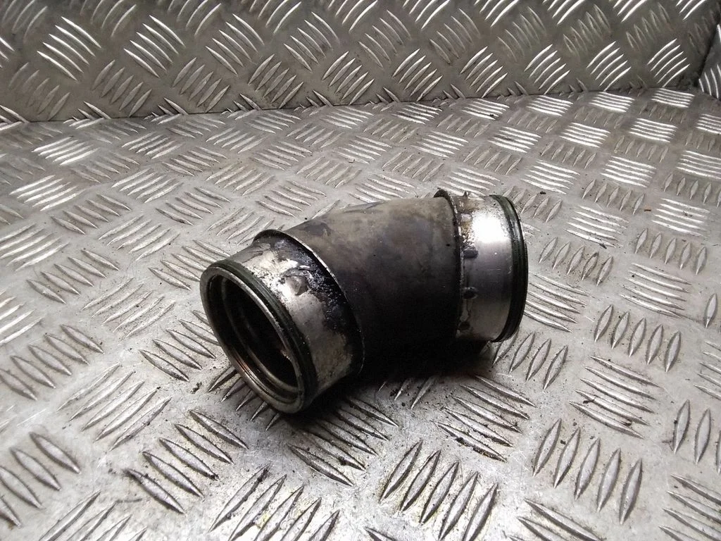 Vahejahuti voolik (-ud)/ toru (-d) – Volkswagen Touareg I (2002-2010)