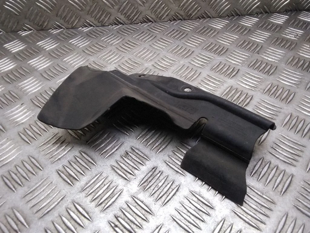 Intercooler air guide/duct channel 13182649