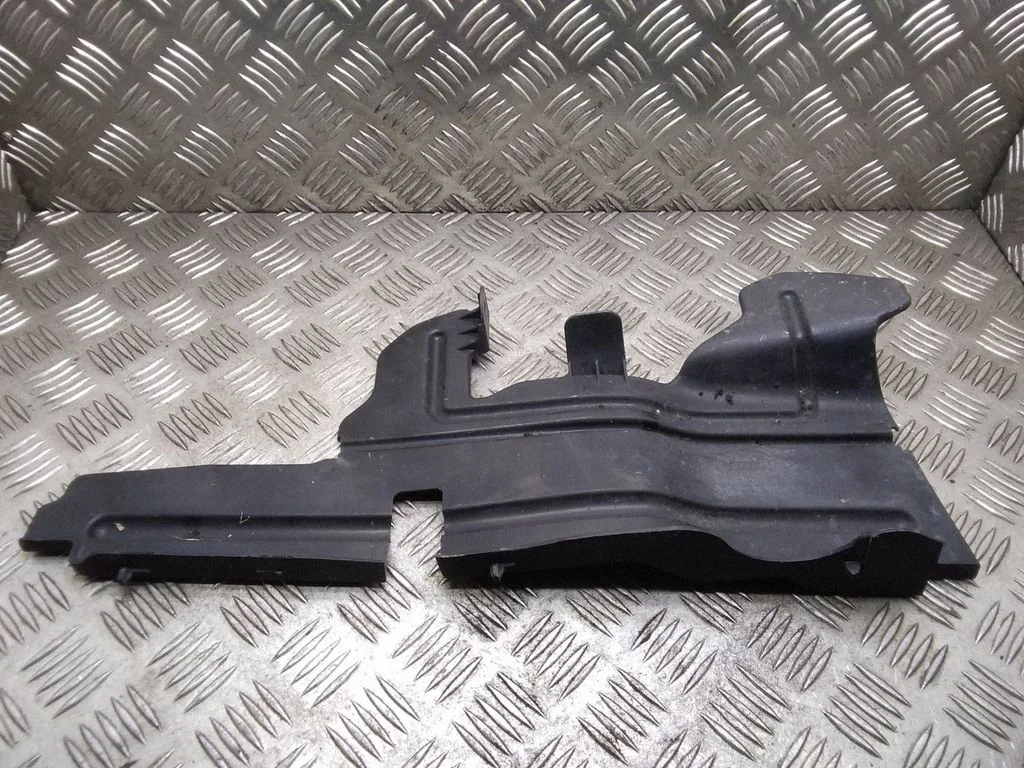 Kierownica powietrza chłodnicy – Toyota Corolla Verso AR10 (2004-2009)