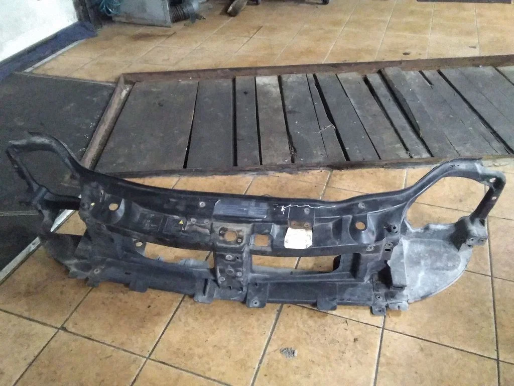 Radiator support slam panel – Renault Trafic II (X83) (2001-2014)