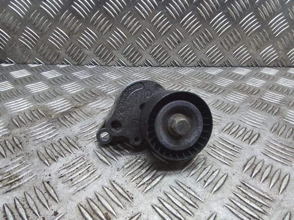 Napinacz paska – Nissan Navara D23 (2015-)