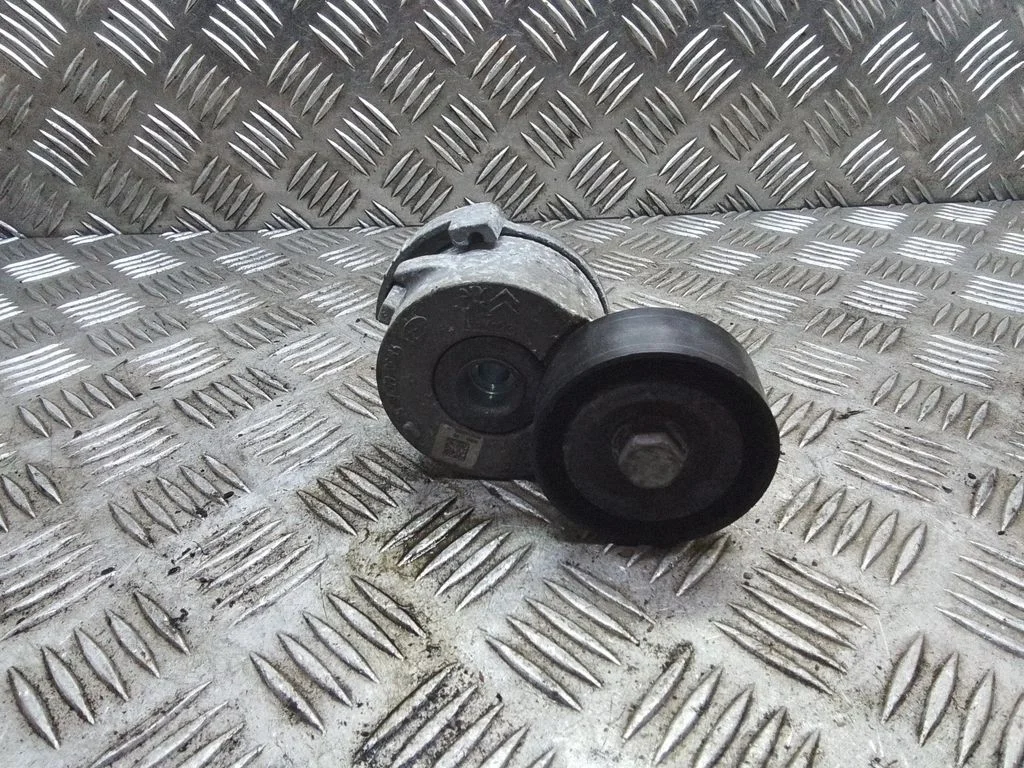 Generator/alternator belt tensioner – Ford Kuga II (2013-2019)
