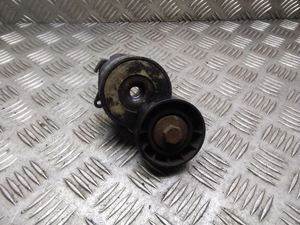 Generator/alternator belt tensioner – Opel Signum (2003-2008)