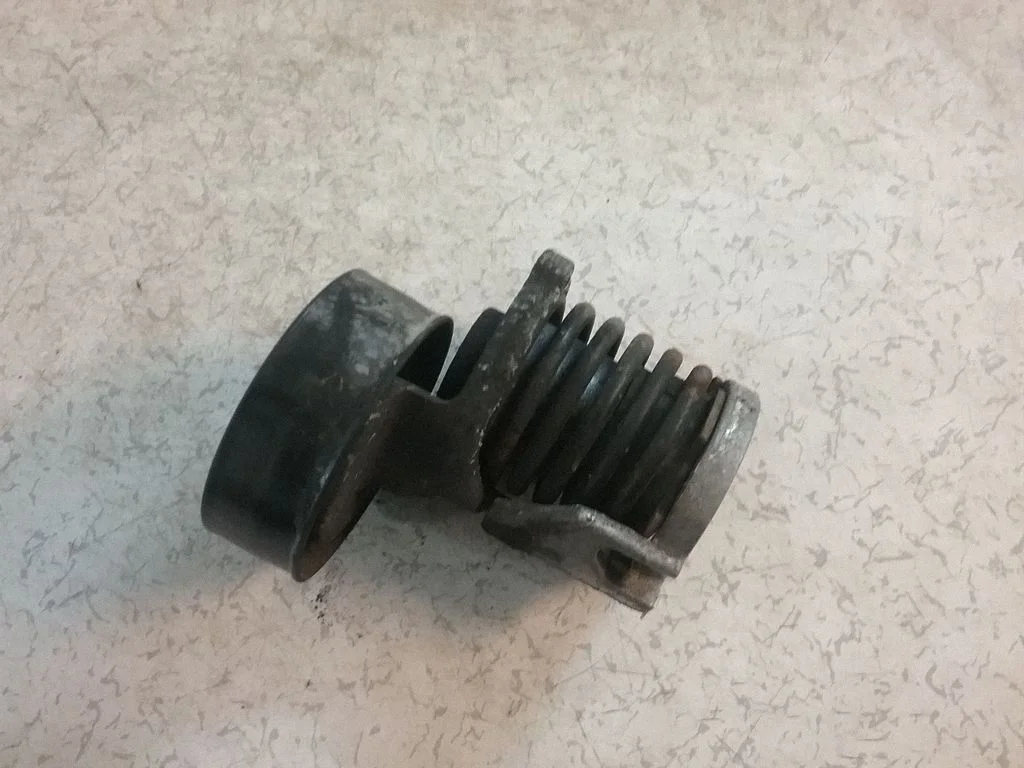 Napinacz paska – Audi A4 S4 B7 8E 8H (2005-2008)