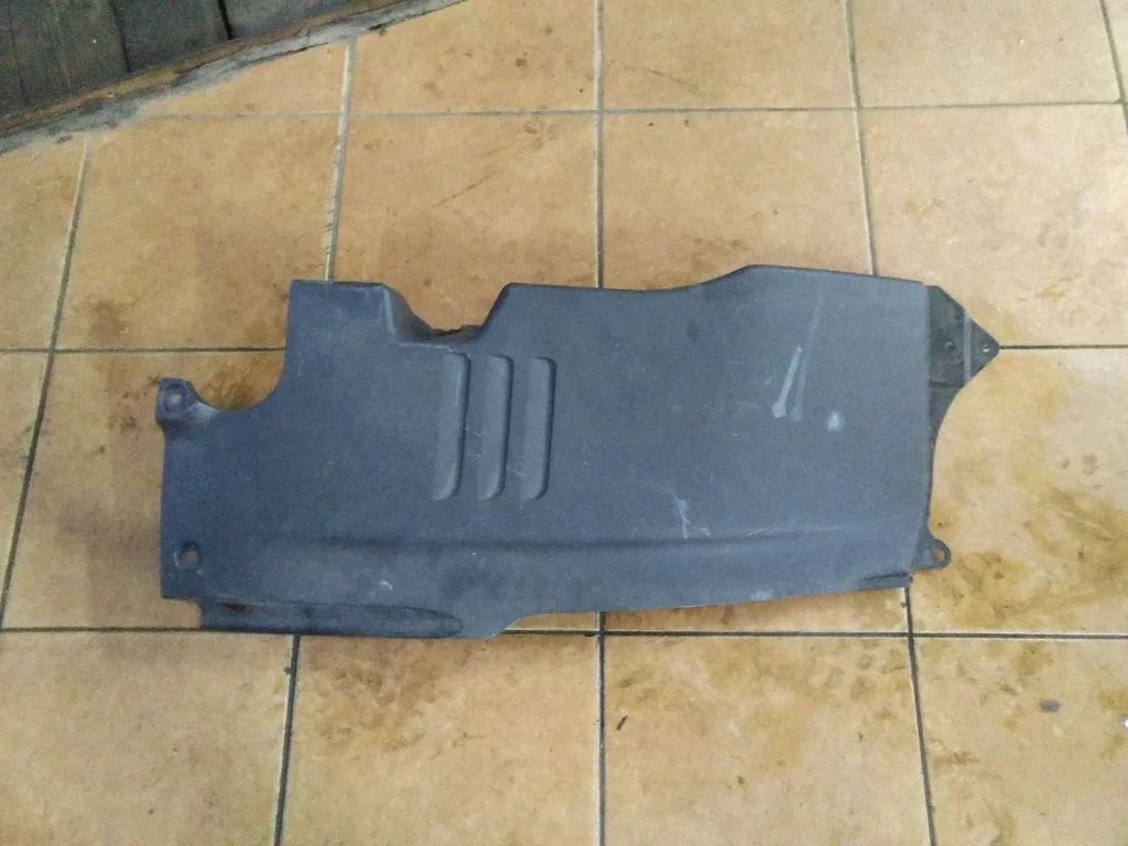 Dzinēja pārsegs (apdare) – Lexus GS 300 350 430 450H (2005-2012)