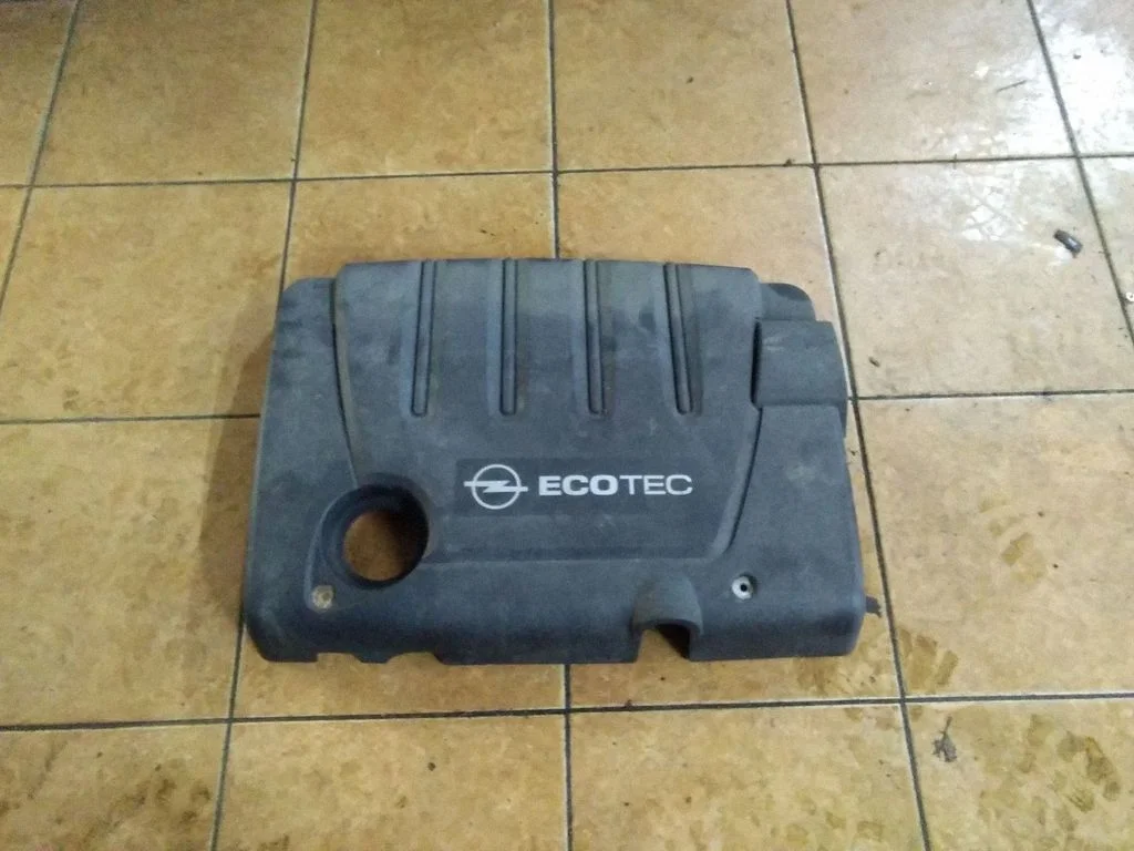 Engine cover (trim) – Opel Zafira B (2005-2014)