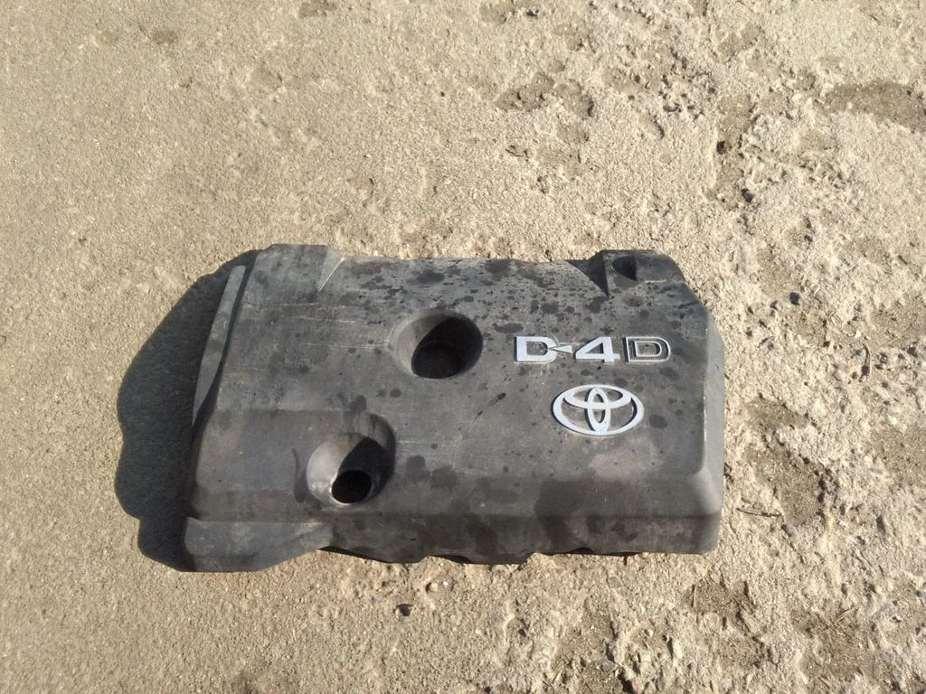 Dzinēja pārsegs (apdare) – Toyota Corolla Verso AR10 (2004-2009)