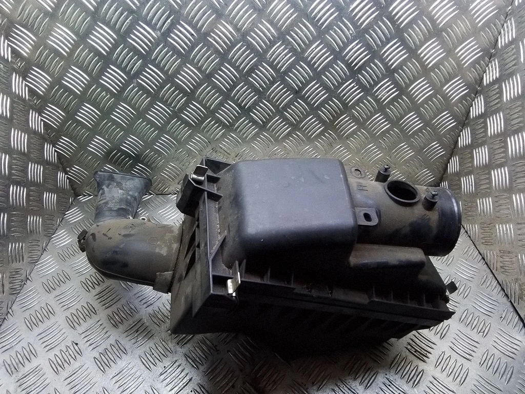 Gaisa filtra korpuss – Toyota Avensis T250 (2006-2009)