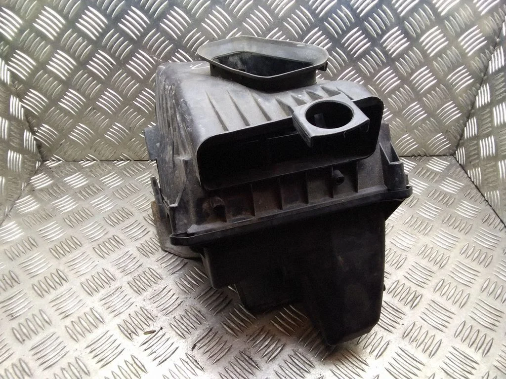 Gaisa filtra korpuss – Audi A4 S4 B7 8E 8H (2005-2008)