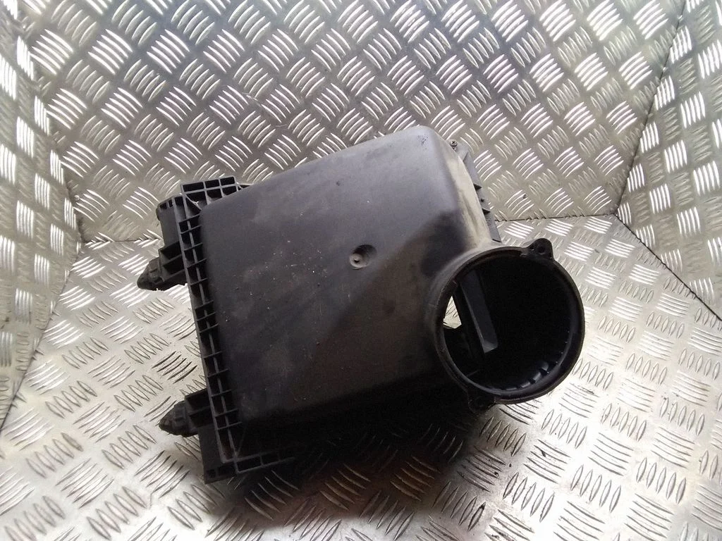 Gaisa filtra korpuss – Audi A4 S4 B7 8E 8H (2005-2008)