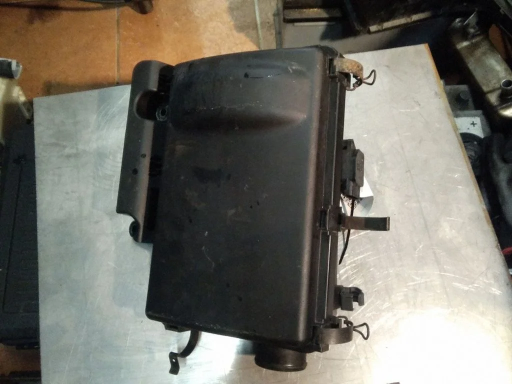Gaisa filtra korpuss – Toyota Prius (XW20) (2003-2009)