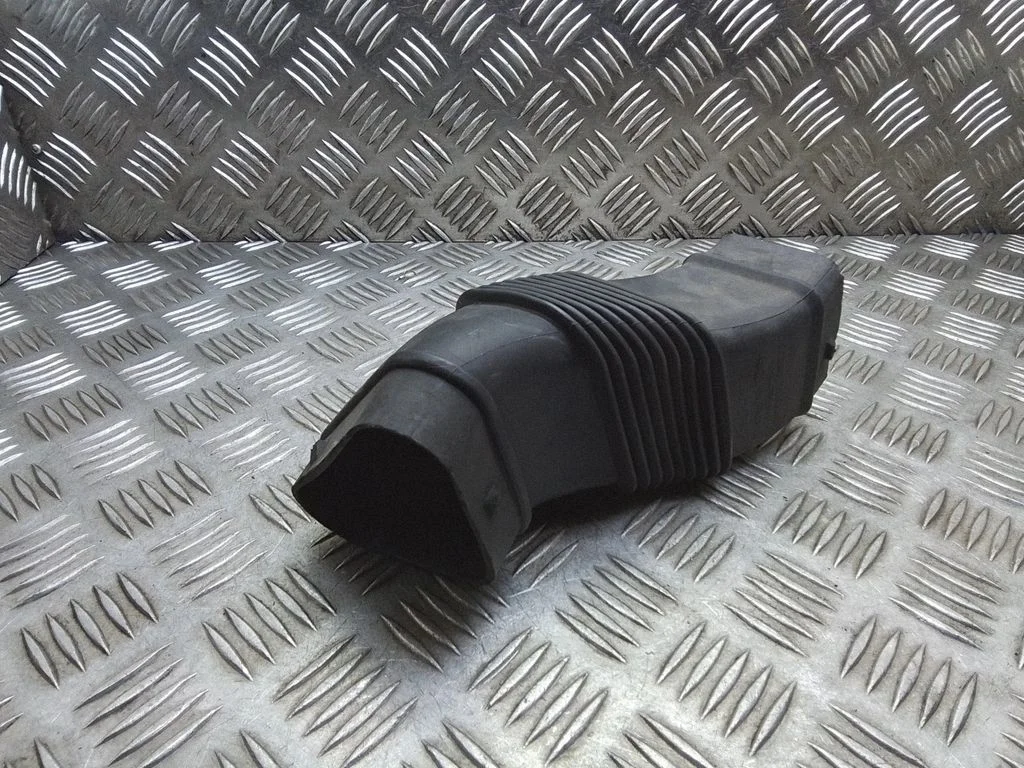 Air intake duct part – Volvo V60 (2013-2018)