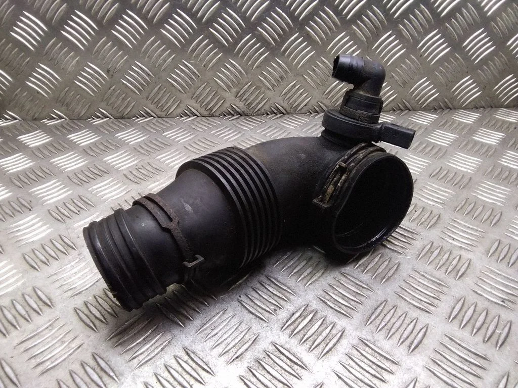 Air intake duct part – Volkswagen Touareg I (2002-2010)